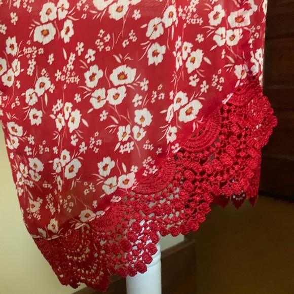 Maurice’s Red Floral Kimono with lace trim - Picture 5 of 8